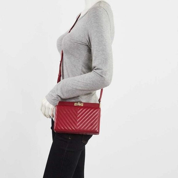 Chanel Red Chevron Quilted Lambskin Leather Clutch Bag - Picture 2 of 11